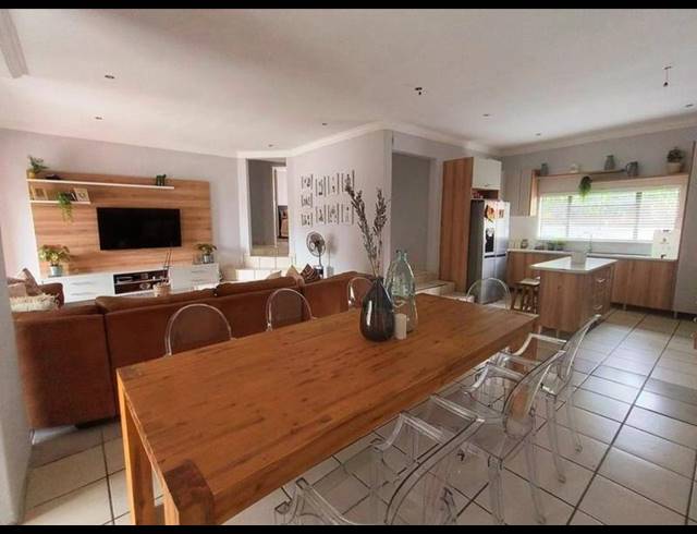 4 BEDROOM HOUSE FOR SALE IN HEUWELOORD